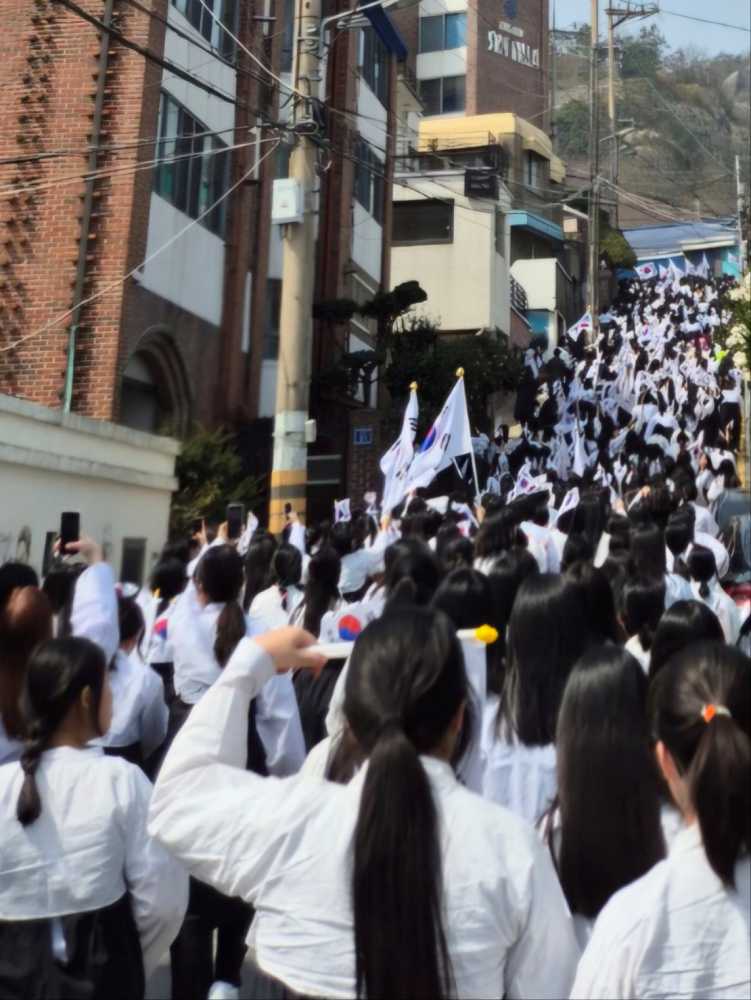 ▲4.8만세운동 거리행진 장면 ⓒ박귀단