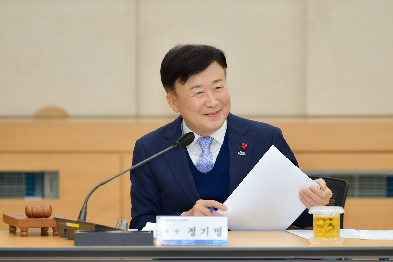 ▲정기명 시장이 정부가 23일 발표한 ‘석유화학산업 경쟁력 제고 방안’에 대해 “여수산단 재도약의 단초가 마련됐다”며 환영의 뜻을 나타내고, “총력을 다해 돕겠다”고 밝혔다. ⓒ여수시