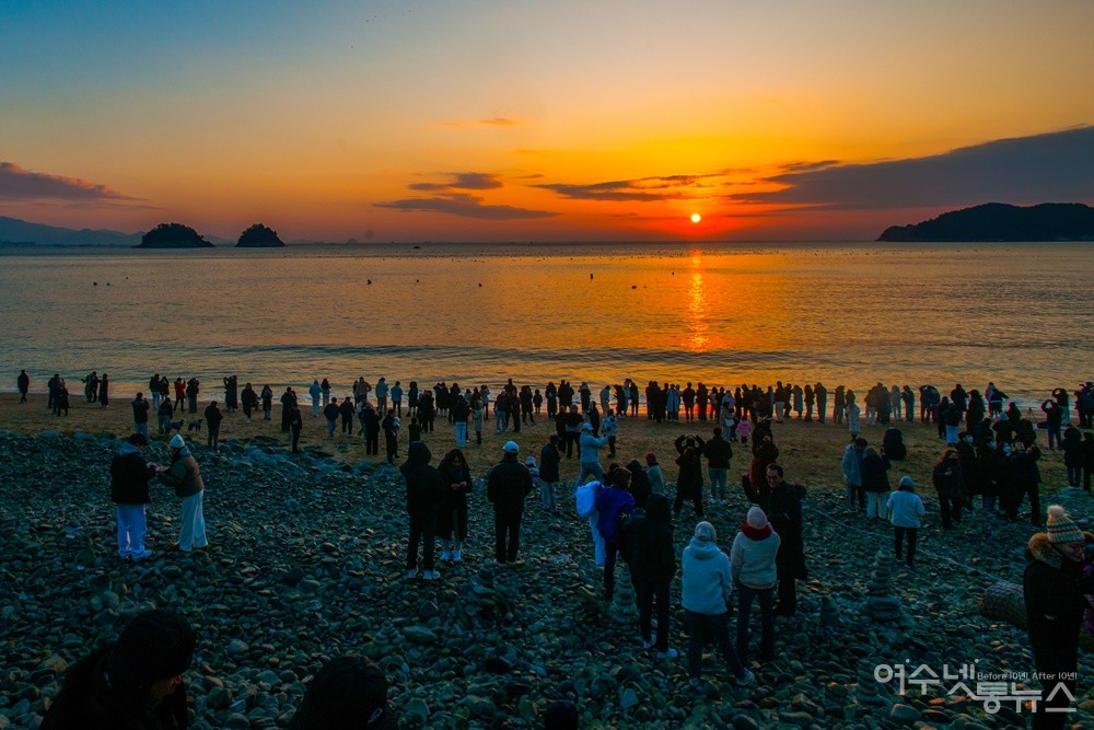▲여수 돌산 무슬목 일출 ⓒ김도정 사진작가