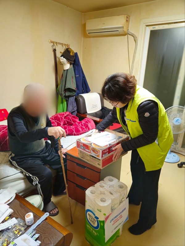 ▲ 여수산단 로타리클럽과 함께하는 후원물품 전달사진