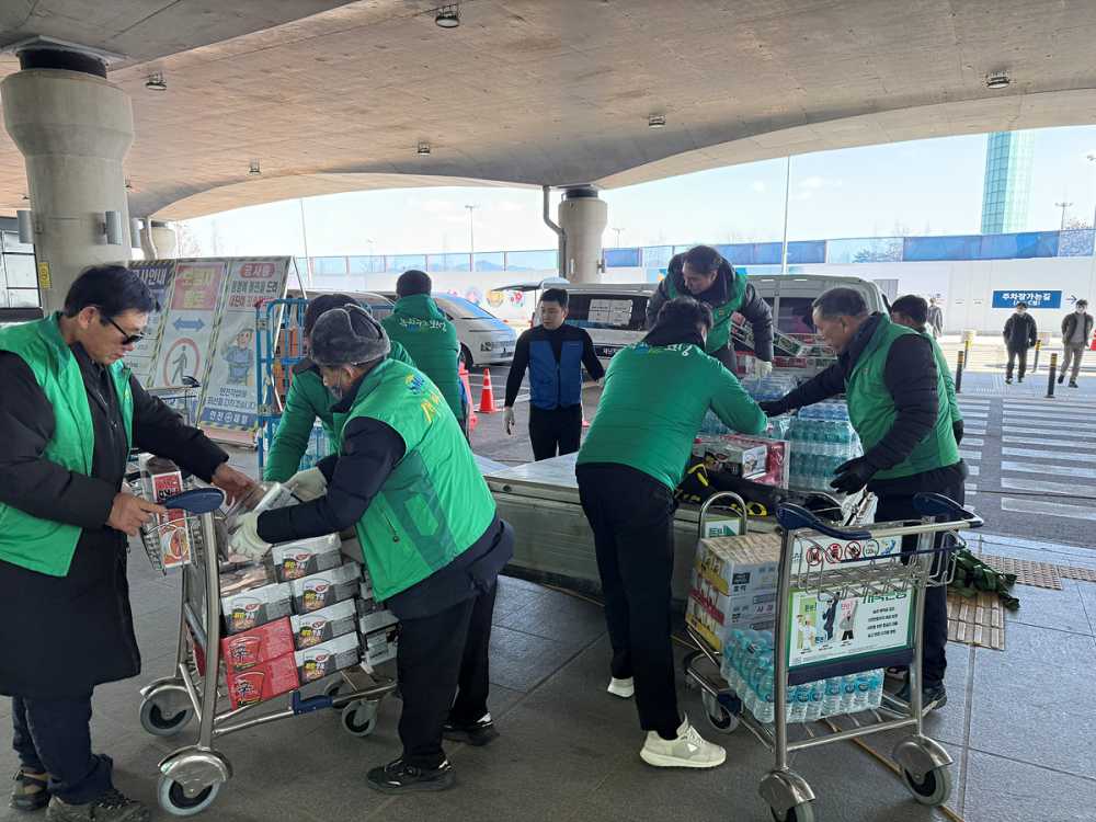 ▲ 여수시새마을회, 제주항공 여객기 사고 현장에서 희망을 전하다. ⓒ여수시