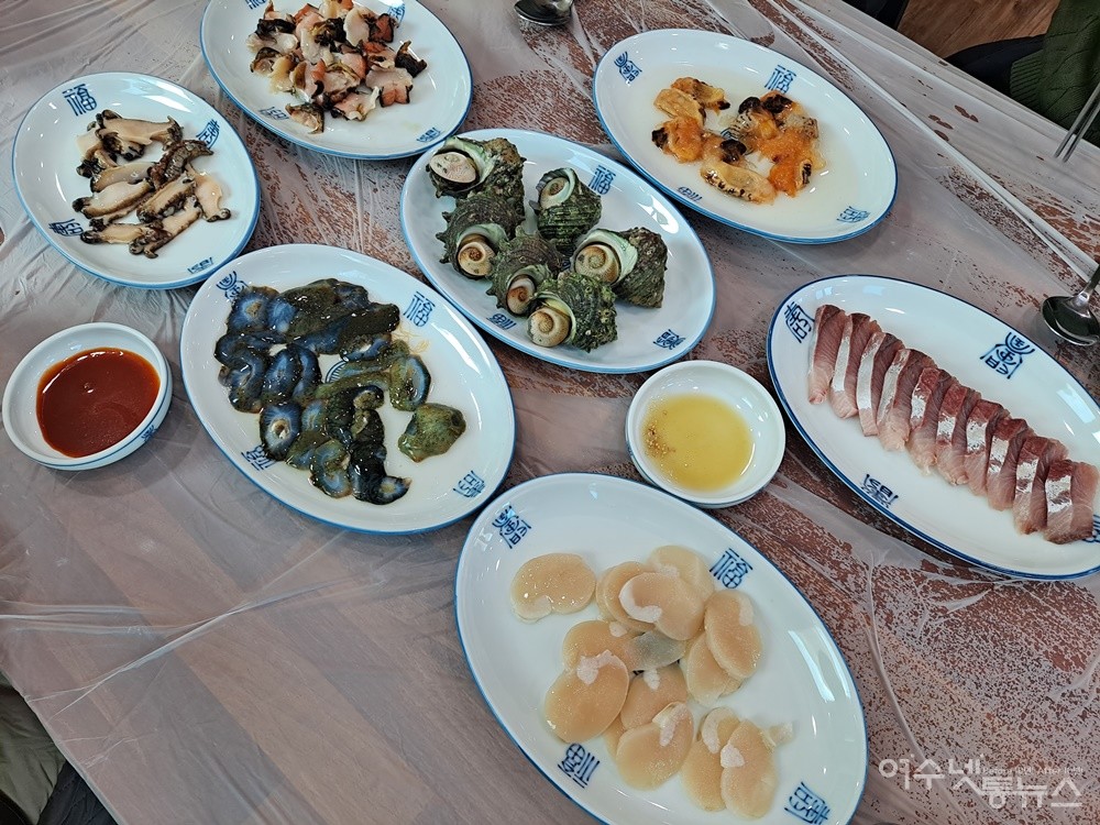 ▲ 싱싱한 해산물의 비주얼과 신선도에 감탄사가 절로 터져 나온다. ⓒ조찬현