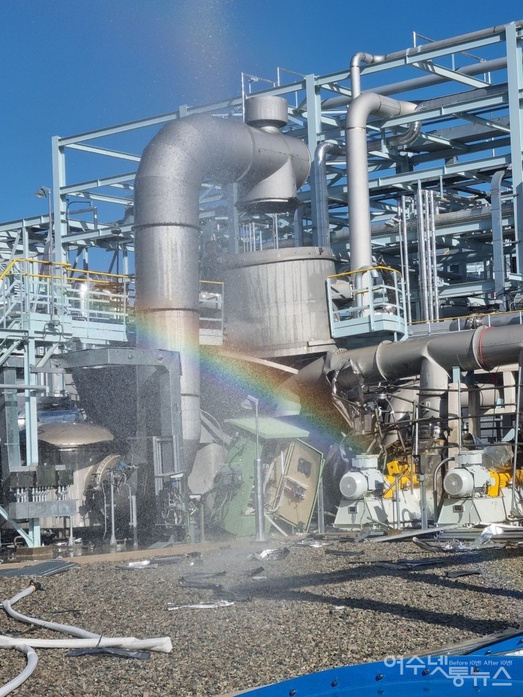▲ 여수국가산단 석유화학산업 업체 RTO(폐가스소각설비) 폭발사고. ⓒ독자 제공