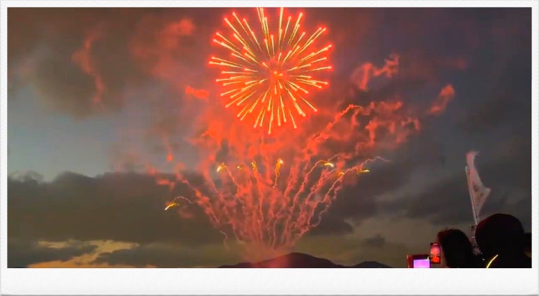 ▲유람선 이사부크루즈에서 쏘아 올린 불꽃 ⓒ조찬현
