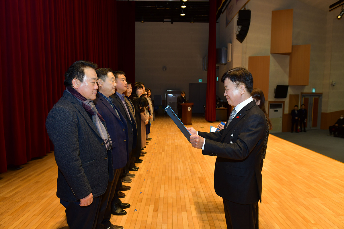 ▲ 여수시, 2025년 주민자치회 위원 522명 위촉 ⓒ여수시