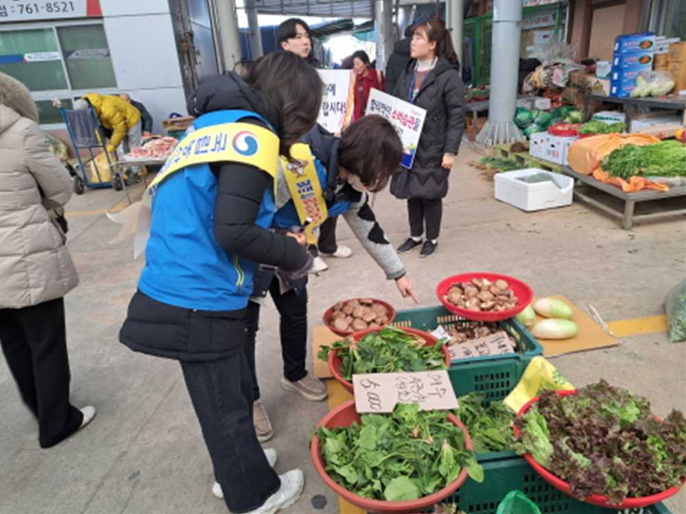 ▲ 여수시가 설 명절을 앞두고 농축산물의 유통 질서 확립을 위해 오는 24일까지 3주간 원산지표시 집중 단속에 나섰다.ⓒ여수시