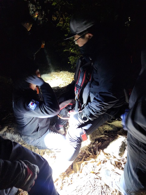 ▲ 하산중인 발목부상 환자 1명을 안전히 구조.ⓒ여수소방서