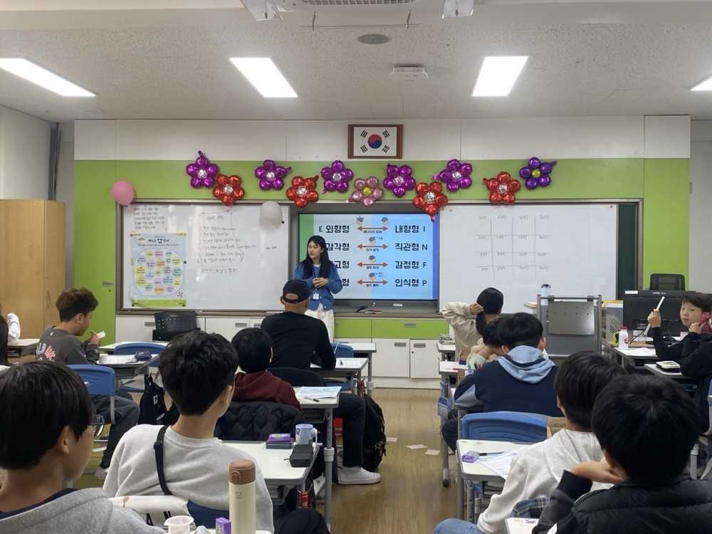 ▲ 지난해 여수시행복교육지원센터 학교 연계 프로그램 ‘CATI 나를 찾는 여행’ 운영 사진ⓒ여수시