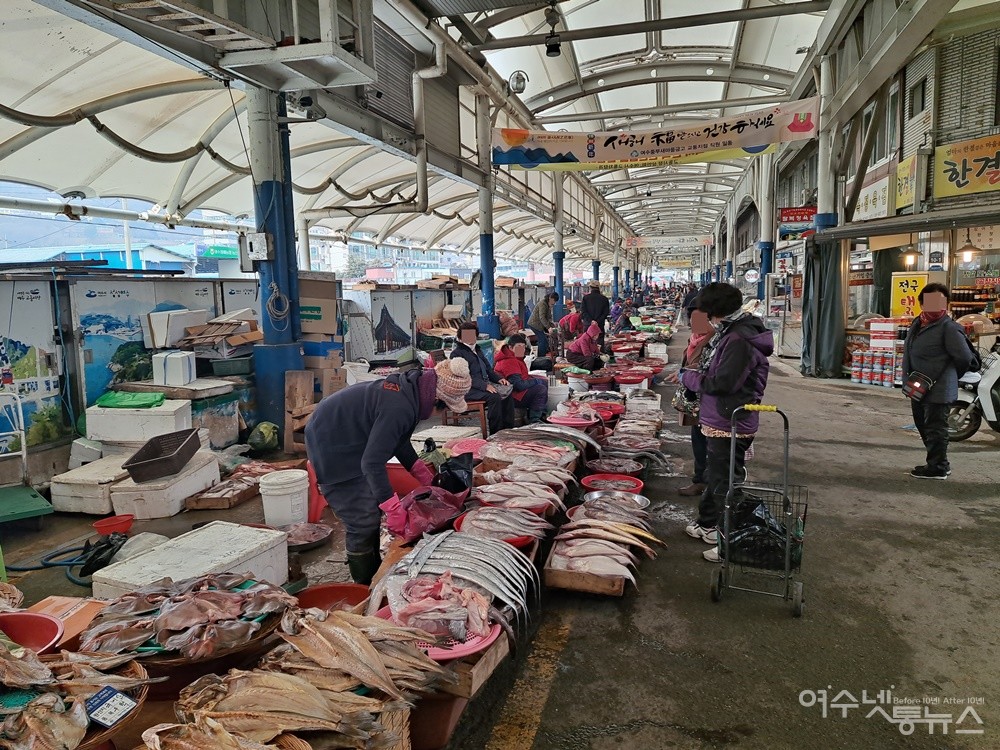 ▲ 설 대목을 일주일여 앞둔 여수 교동시장 풍경이다. ⓒ조찬현