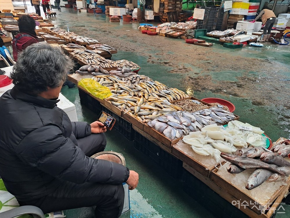 ▲ 여수 중앙선어시장도 한산하기는 마찬가지다. ⓒ조찬현