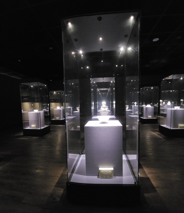 ▲ 분청사기 작품 전시실 ⓒ박귀단