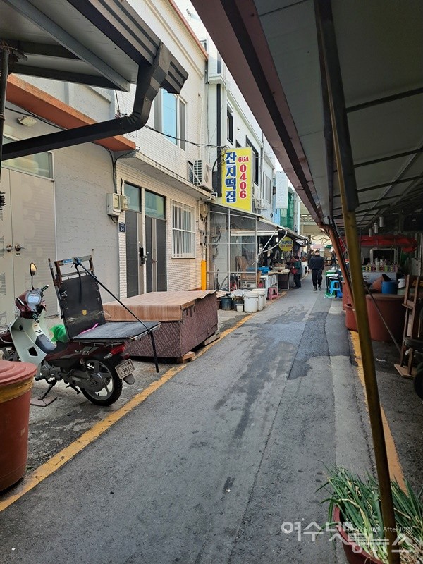 ▲여수 교동시장 잔치떡집으로 가는 골목길이다.  ⓒ조찬현