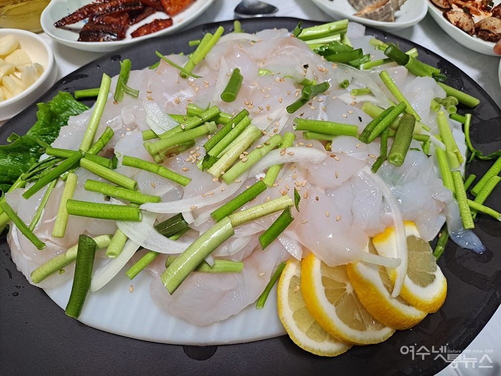 ▲물메기 살이 흐물흐물해서 몰캉할 줄 알았는데 아삭함에 쫄깃함이 반전 매력이다.  ⓒ조찬현