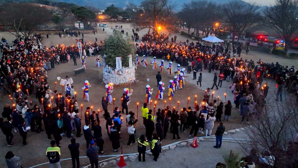 ▲  횃불들고 성곽돌기 ⓒ순천시