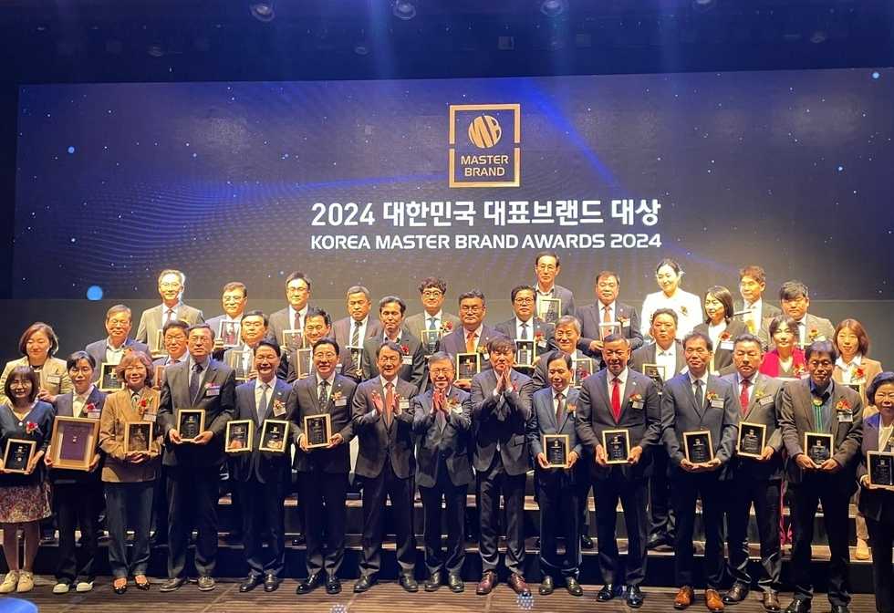 ▲ 여수시는 지난해 다각적이고 차별화된 마케팅 시도를 펼친 노력을 인정받아 ‘2024 국가대표브랜드 대상’에서 마이스(MICE) 도시 부문 대상을 수상했다. ⓒ여수시