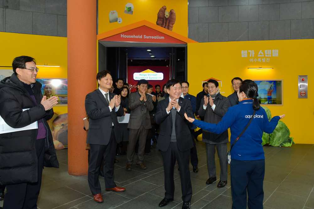 ▲ 정기명 여수시장이 7일 오전 현장 간부회의 일환으로 아쿠아플라넷 여수를 방문했다.ⓒ여수시