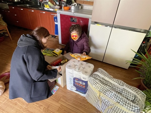 ▲ 매년 설 명절을 앞두고 독거 어르신 등 나눔 보따리 행사를 하고 있다. ⓒ 김경희