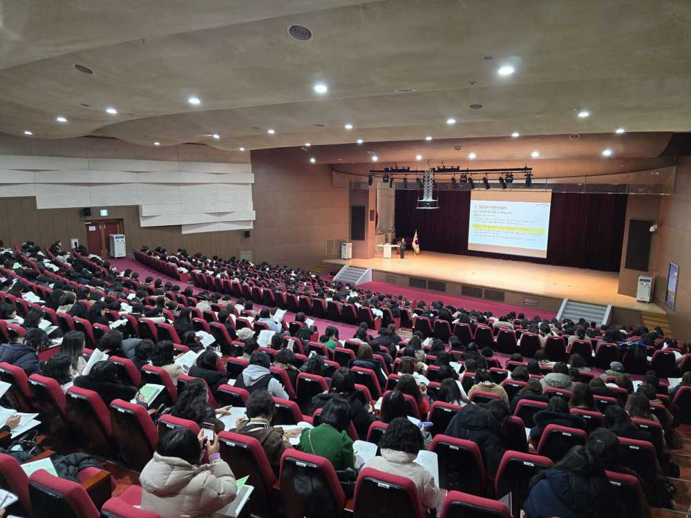 ▲ 7일 화순 하니움스포츠센터에서 ‘2025 학교급식 기본계획·청렴 연수’가 진행되고 있다. ⓒ전라남도교육청