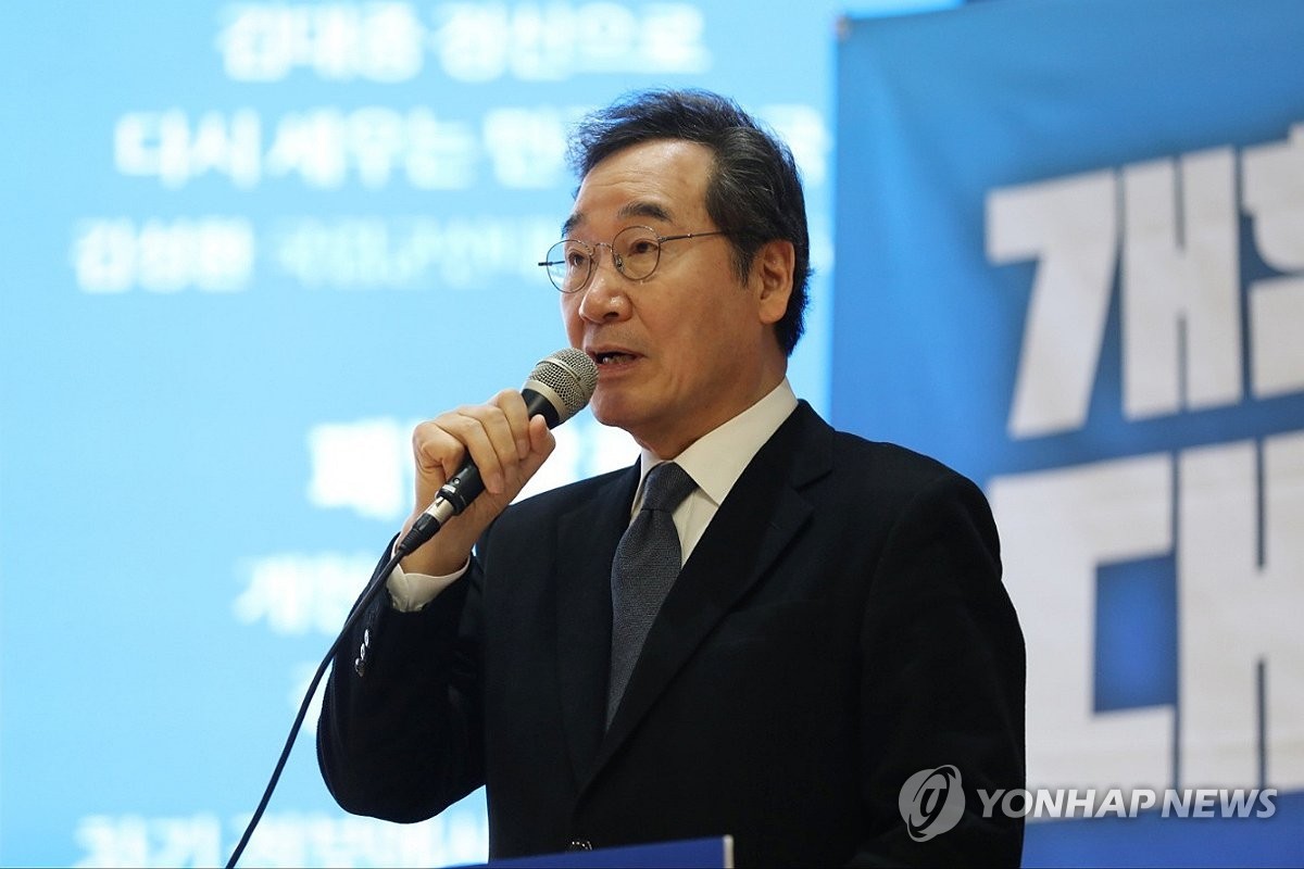 ▲ 기조연설하는 이낙연 상임고문(광주=연합뉴스) 새미래민주당 이낙연 상임고문이 10일 오후 광주 전일빌딩245에서 열린 시국토론회에 참석해 기조연설을 하고 있다. 이 상임고문은 비상계엄 사태 해결과 정국 안정을 위해 분권형 대통령제로의 개헌과 극단 정치 청산이 시급하다고 말했다. 2025.2.10 [새미래민주당 제공. 재판매 및 DB 금지] areum@yna.co.kr