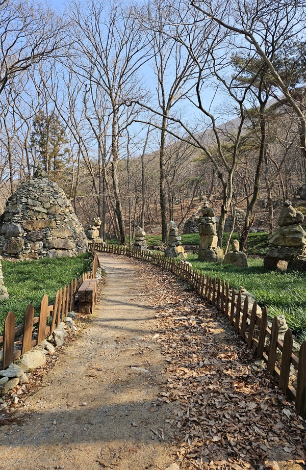 ▲ 108돌탑공원임진왜란때 희생당한 의승수군의 넋을 위로하고 여수산단 안전을 기원하는 흥국사 산사음악회를 개최하는 108돌탑공원 ⓒ 박귀단