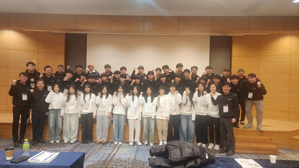 ▲ 학생들이 캠프를 마찬 뒤 기념 사진을 기념사진을 찍고 있다.ⓒ전라남도교육청