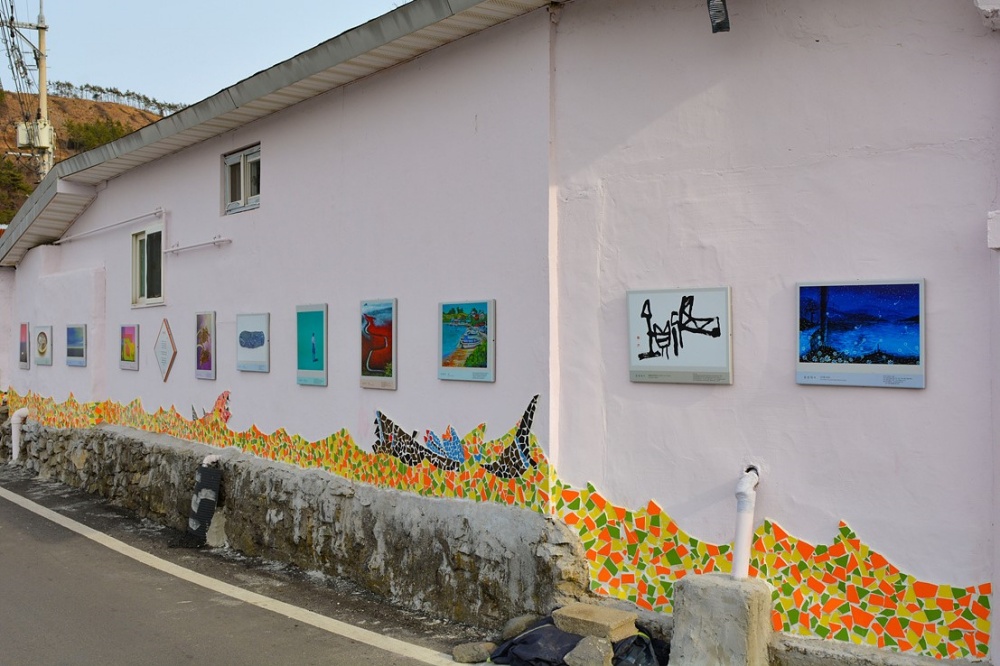 ▲ 여수 낭도, 유엔관광청 ‘최우수 관광마을’ 후보 선정 (갱번미술길). ⓒ여수시