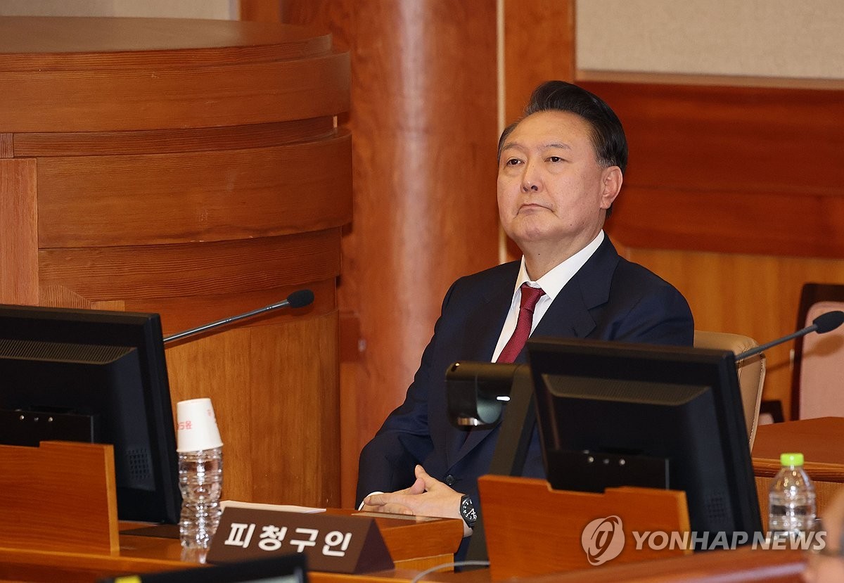 ▲ 탄핵심판 출석한 윤 대통령(서울=연합뉴스) 윤석열 대통령이 23일 서울 종로구 헌법재판소에서 열린 탄핵심판 4차 변론에 출석해 있다. 2025.1.23 [사진공동취재단] photo@yna.co.kr