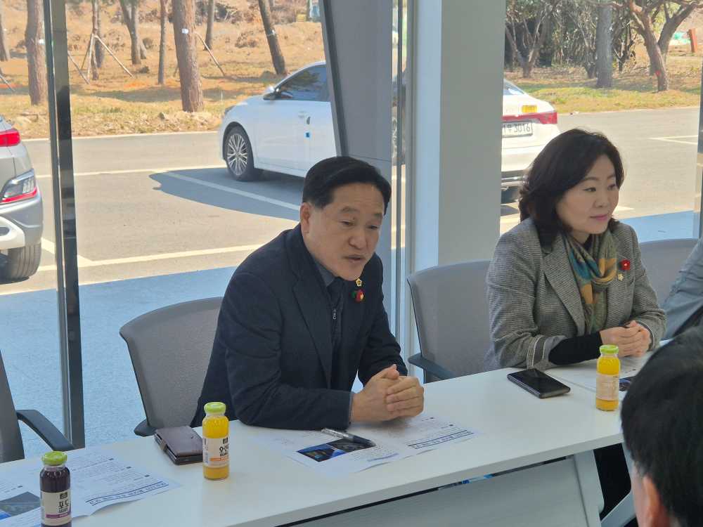 ▲강문성 기획행정위원장이 간담회에서 의견을 개진하고 있다. ⓒ전라남도의회