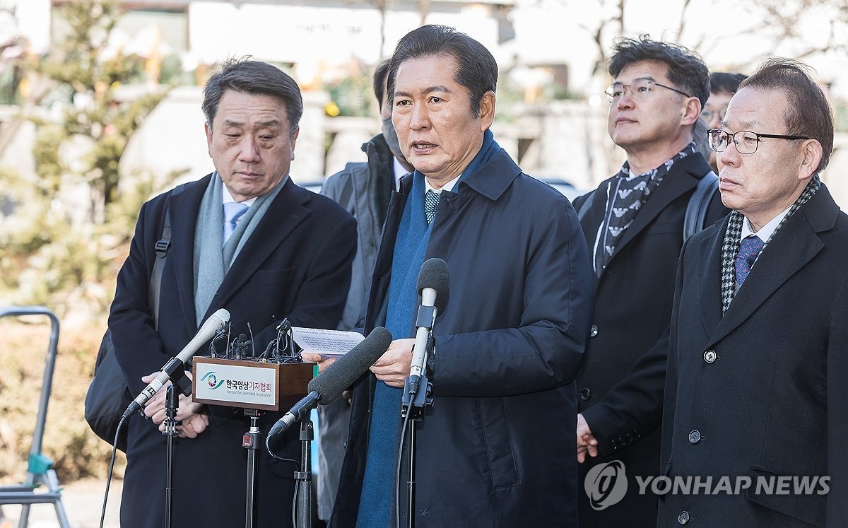 ▲ 10차 변론, 입장 밝히는 정청래 위원장(서울=연합뉴스) 정청래 국회 탄핵소추위원장이 20일 서울 종로구 헌법재판소에서 열린 윤석열 대통령 탄핵심판 10차 변론기일에 출석해 입장을 밝히고 있다. 2025.2.20 [사진공동취재단] photo@yna.co.kr