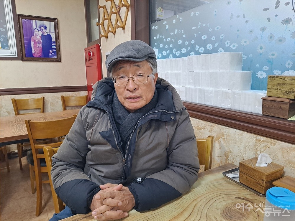 ▲여수 길손식당에서 만난 박근세 사진작가 ⓒ조찬현