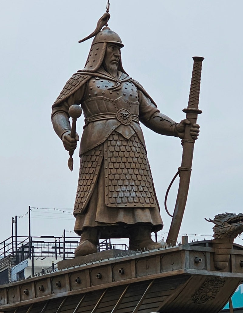 ▲이순신광장 이순신장군 동상 ⓒ황수연