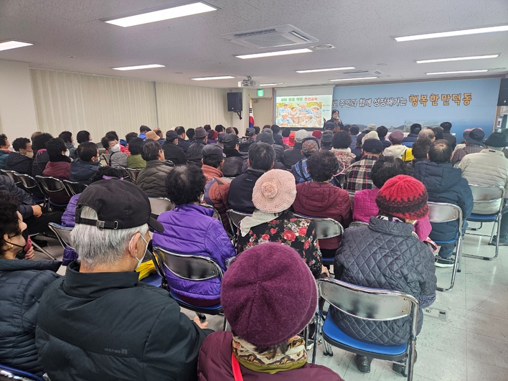 ▲여수시 만덕동, 노인일자리 사업 참여자 ‘맞춤형 안전교육’ 실시 ⓒ여수시