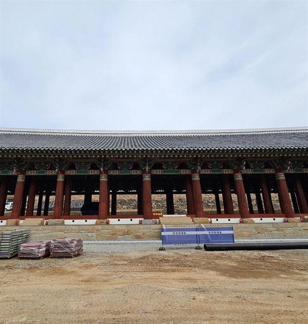 ▲진남관국보 제304호 여수 진남관 공사중인 현재 모습 ⓒ박귀단