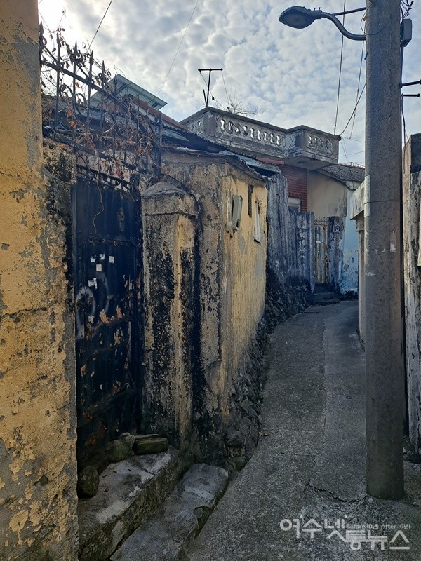 ▲여수시 동문로 16-1 빛바랜 골목길은 인적이 끊겼다. ⓒ조찬현