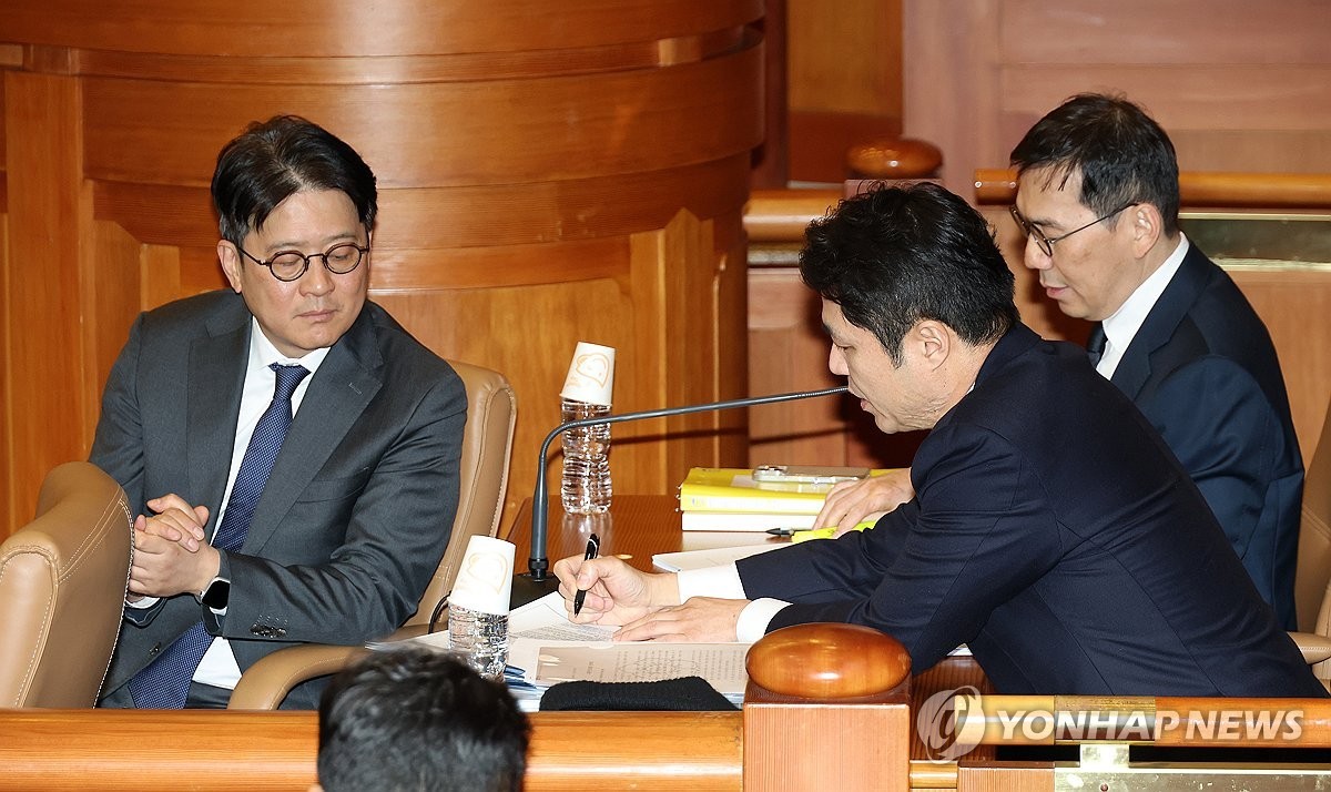 ▲ 탄핵심판 2차 변론기일, 대화하는 검사3인