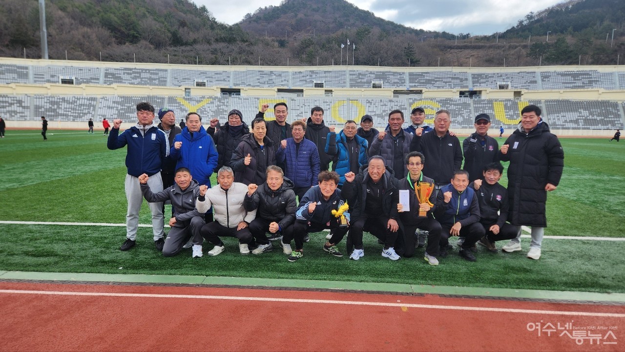 ▲ 실버부에서 우승한 여수실버클럽 모습 ⓒ이정훈
