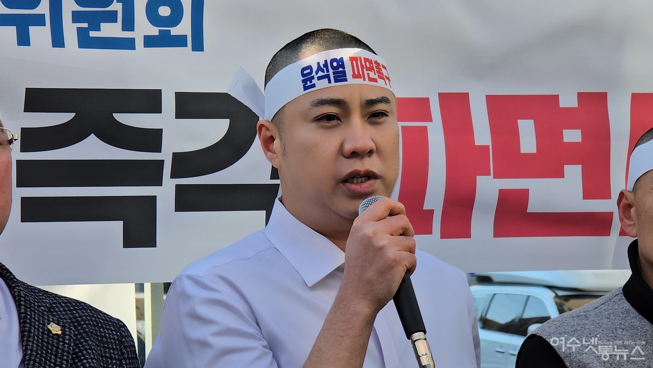▲ “진짜 잘라내야 할 건 윤석열 정권이다”라며 삭발에 나선 이석주 시의원 ⓒ이석주 의원 제공
