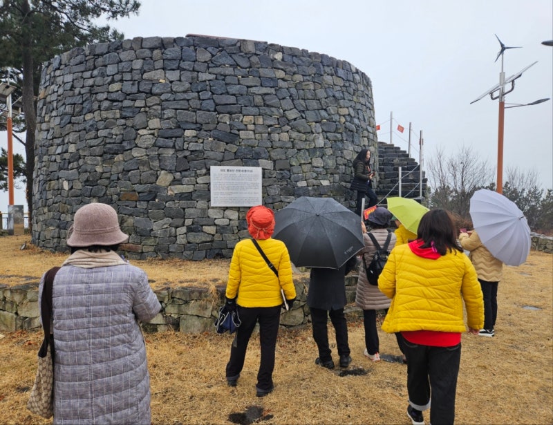 ▲묘도 봉화산 정상 ⓒ황수연