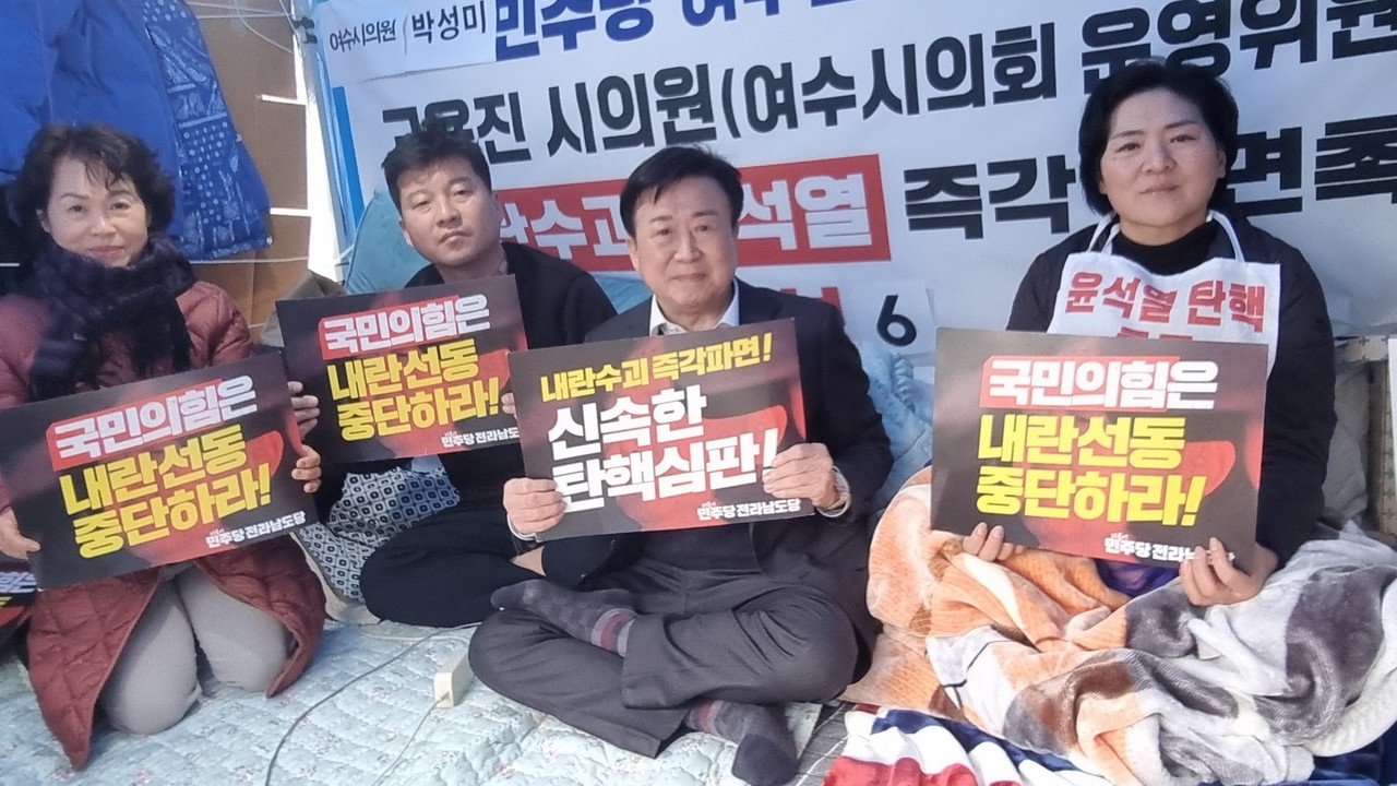 ▲단식 농성 중인 박성미·고용진 여수시의원을 찾은 정기명 여수시장 ⓒ박성미 의원 제공