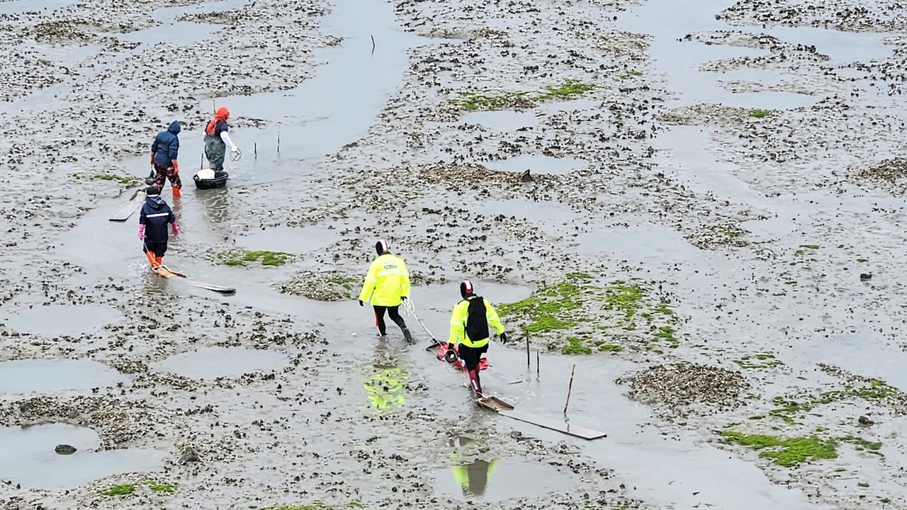 ▲ 여수해경이 우도 인근 해안가를 수색중이다. ⓒ여수해경