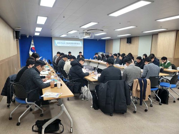 ▲‘교육지원청 초등교육과정 담당 교육전문직원 업무 설명회’에서 ‘학생 주도성 키움 수업’운영 방향에 대한 질의응답과 토론이 이루어지고 있다. ⓒ전라남도교육청