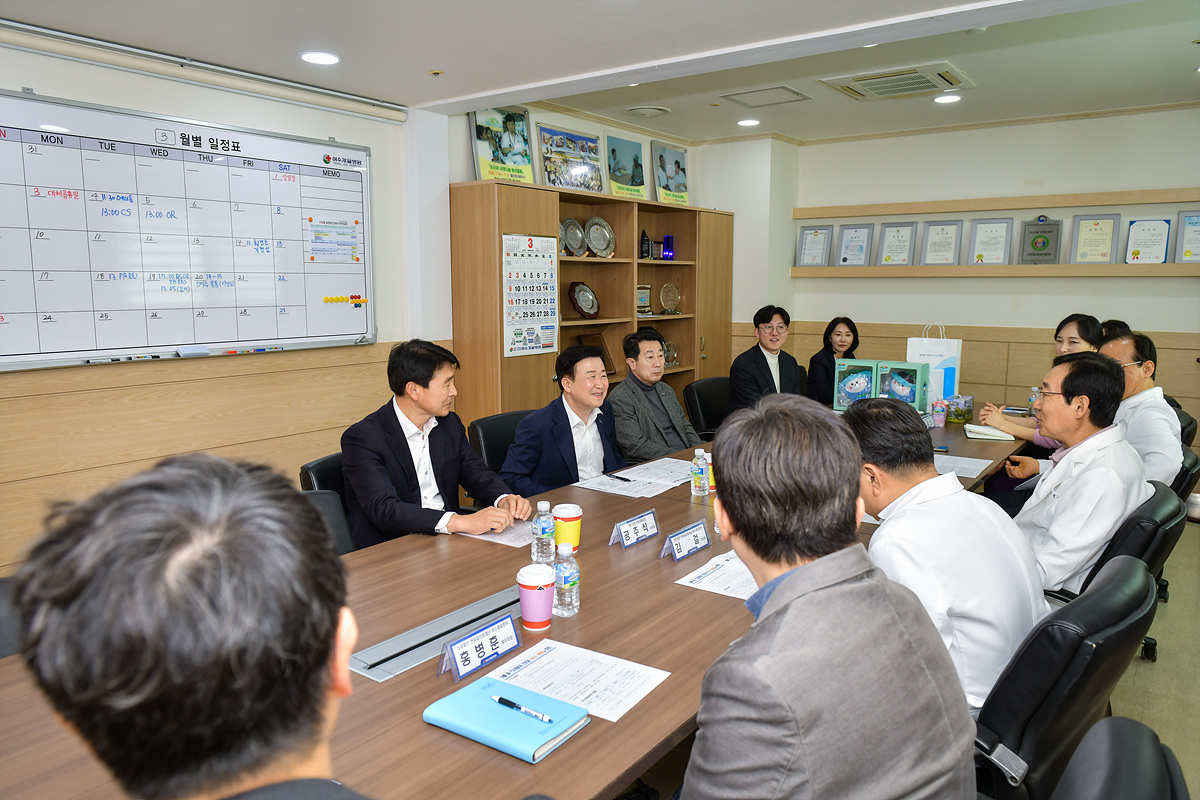 ▲ 정기명 여수시장, 최일선 의료 현장 찾아 ⓒ여수시