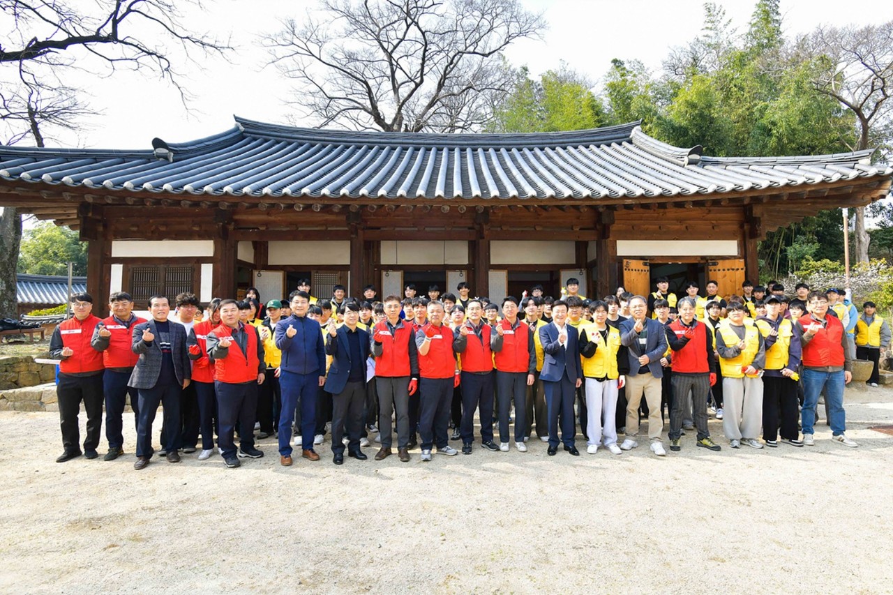 ▲여수시, ‘이충무공 어머니 사시던 곳’에 봄맞이 꽃밭 조성 ⓒ여수시