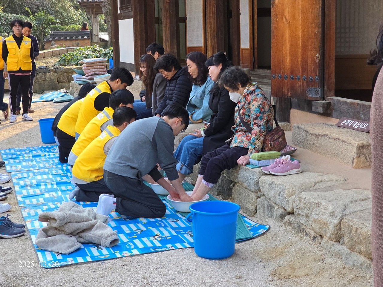 ▲여수시, ‘이충무공 어머니 사시던 곳’에 봄맞이 꽃밭 조성 ⓒ여수시