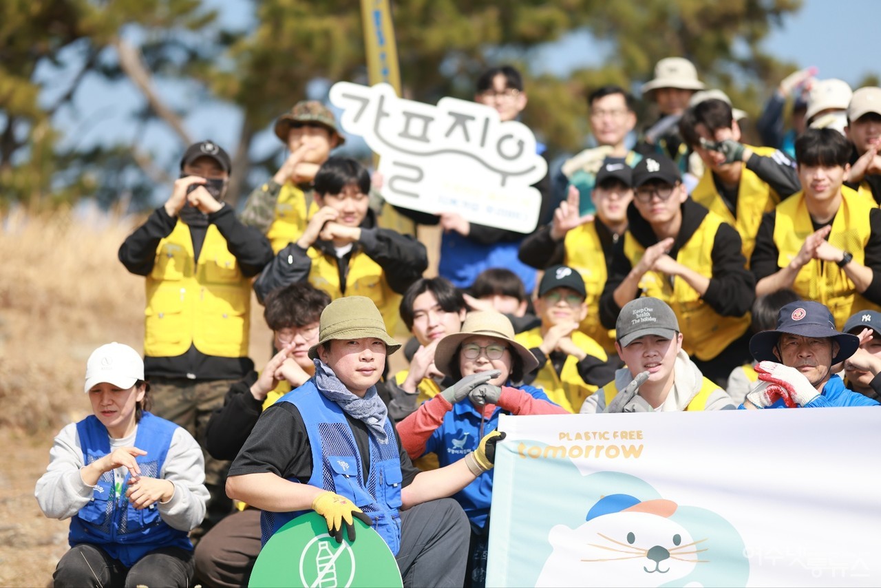 ▲ 봉사활동 나선 가플지우 회원들 ⓒ허재구 제공