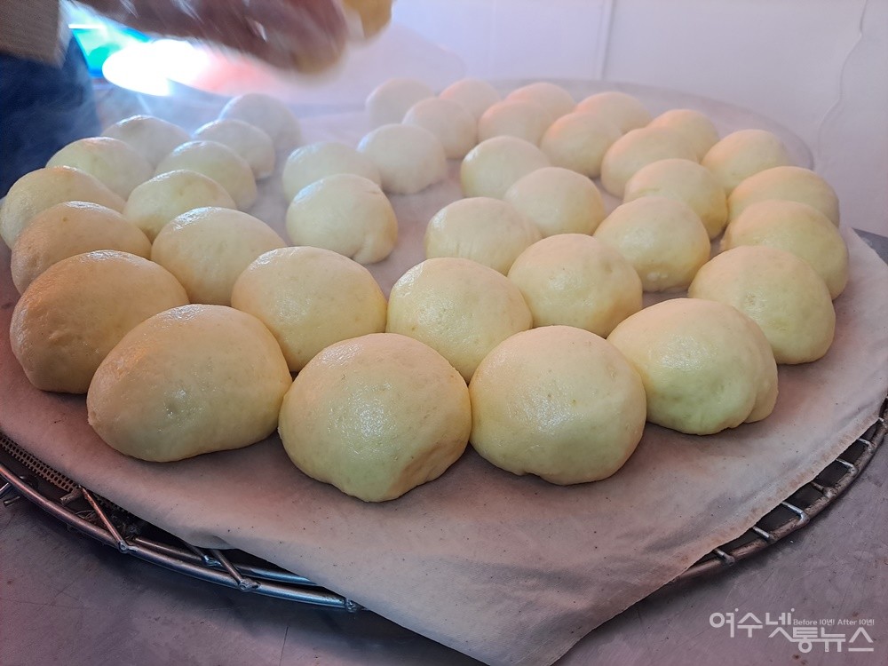 ▲갓 쪄낸 해룡옥수수찐빵이다. ⓒ조찬현