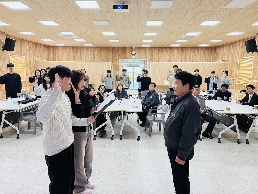 ▲ 서포터즈 선서중인 대학생들