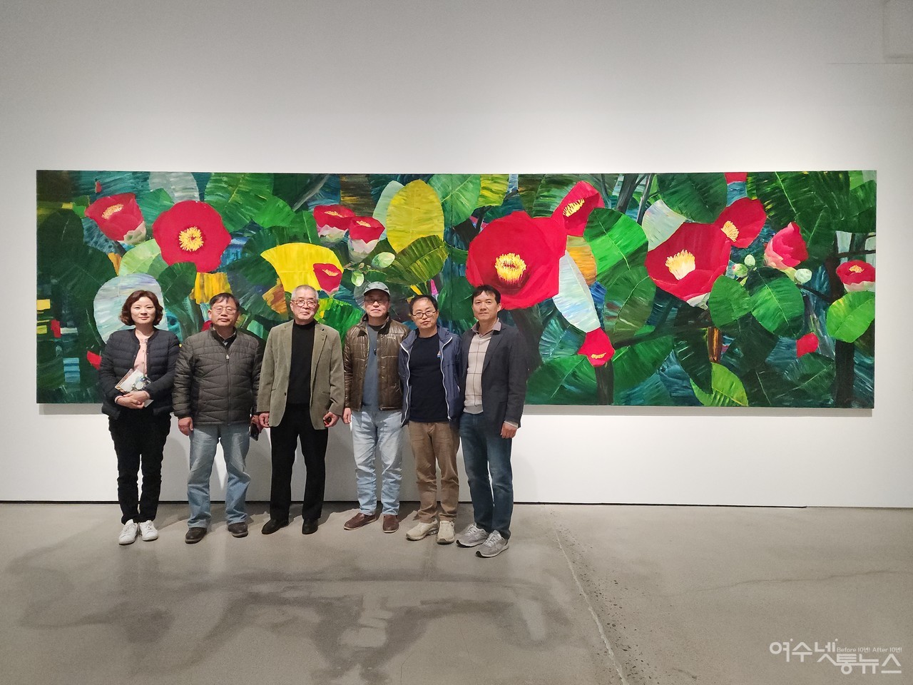 ▲ 일행들이 강종열 화백과 한컷 ⓒ심명남