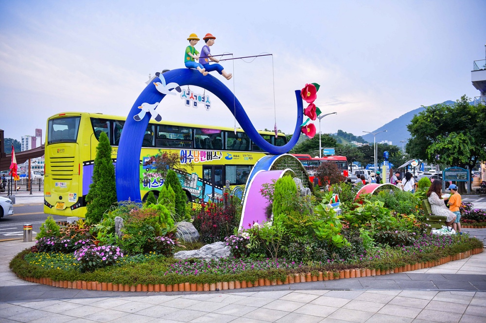 ▲여수낭만버스 야간테마코스 ‘시간을 달리는 버스커’가 오는 4일부터 60회에 걸쳐 운영된다. ⓒ여수시