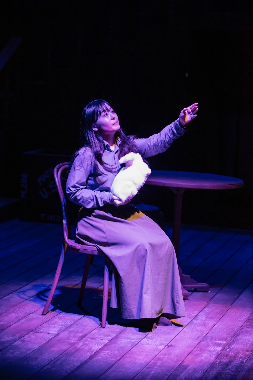 ▲ 틸리의 독백 원자의 신비로움을 이야기한다 ⓒ예술집단 아트봤슈